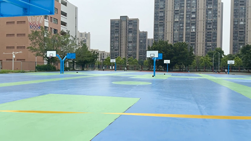 篮球场翻新