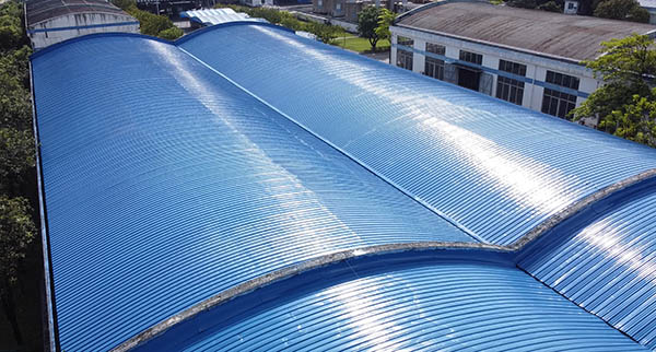 彩钢瓦棚顶翻新后